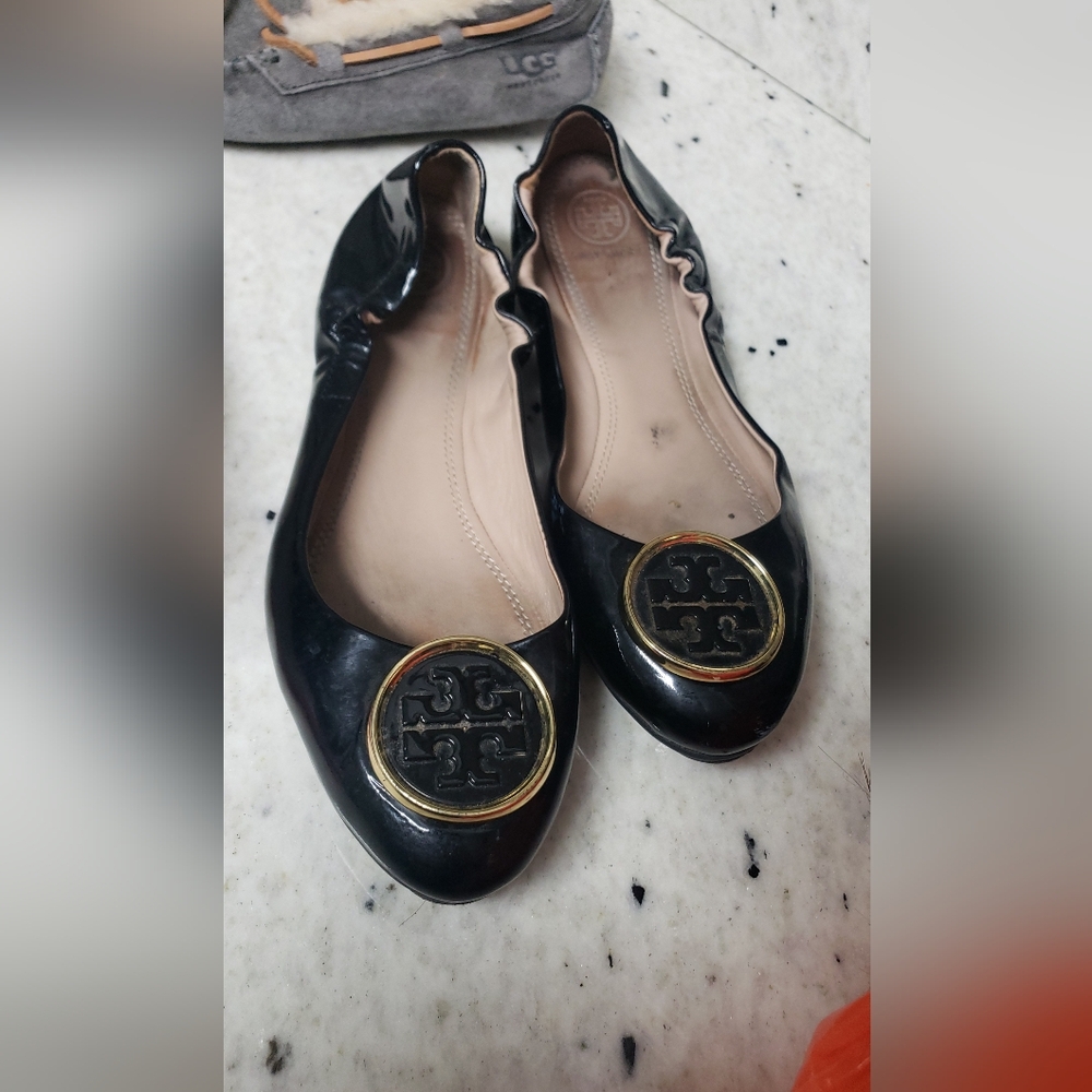 Size 9 tory Burch patent leather shoe.
